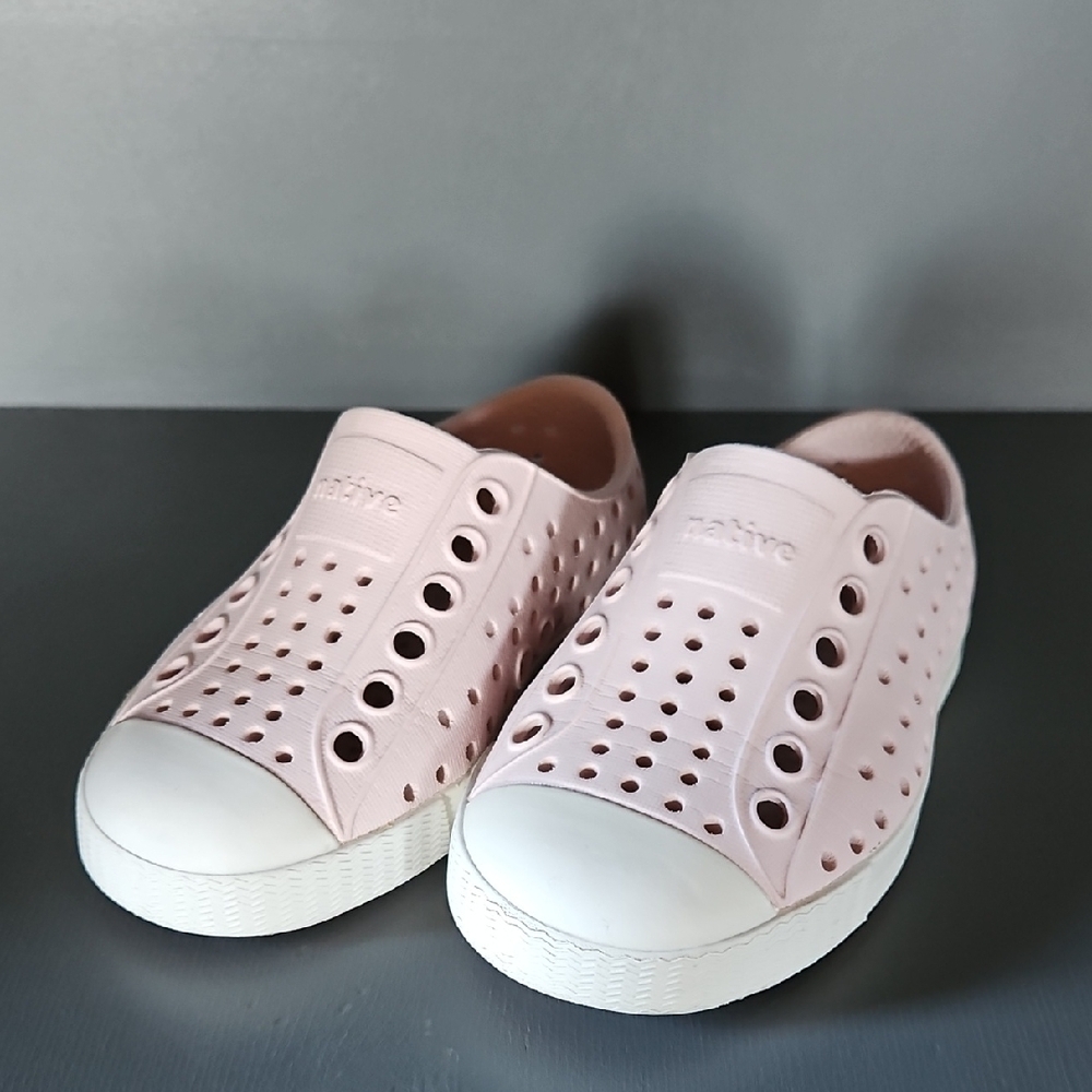 Native Kids Sneakers in Pink and White